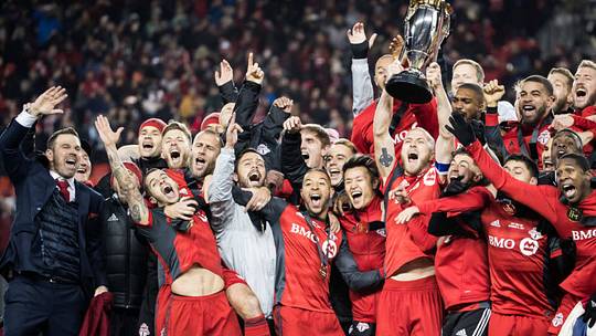 TORONTO, ONTARIO - DECEMBER 09: Captain Michael Bradley